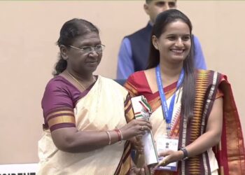 राष्ट्रीय शिक्षक पुरस्कार : महाराष्ट्रातील 5 शिक्षकांना राष्ट्रीय शिक्षक पुरस्कार ; राष्ट्रपतीच्या हस्ते 75 शिक्षकांना विशेष योगदानाबद्दल राष्ट्रीय शिक्षक पुरस्कार