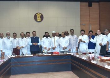 #Cabinet Meeting : कांदा उत्पादक शेतकऱ्यांना अनुदान वितरणाचा मुख्यमंत्री, उपमुख्यमंत्री यांच्या हस्ते शुभारंभ