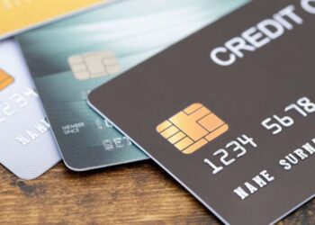 Credit Card EMI : क्रेडिट कार्डच्या वाढत्या व्याजदरामुळे त्रस्त ? अशा प्रकारे व्याजदर सहज कमी करा