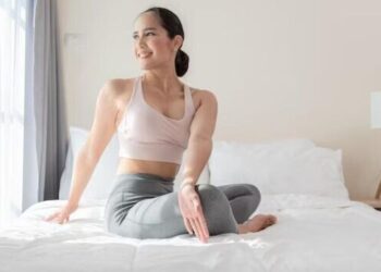 HEALTH : निरोगी शरीर आणि बांधेसूद शरीरासाठी गरोदरपणानंतर जास्त काही नाही फक्त करा हि 2 योगासनं !