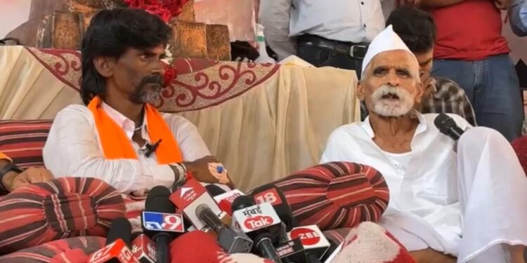 JALANA : “देवेंद्र फडणवीस बेइमानी करणार नाहीत, उपोषण मागे घ्या… लढा सुरू ठेवा ! ” संभाजी भिडेंची मनोज जरांगे यांना विनंती