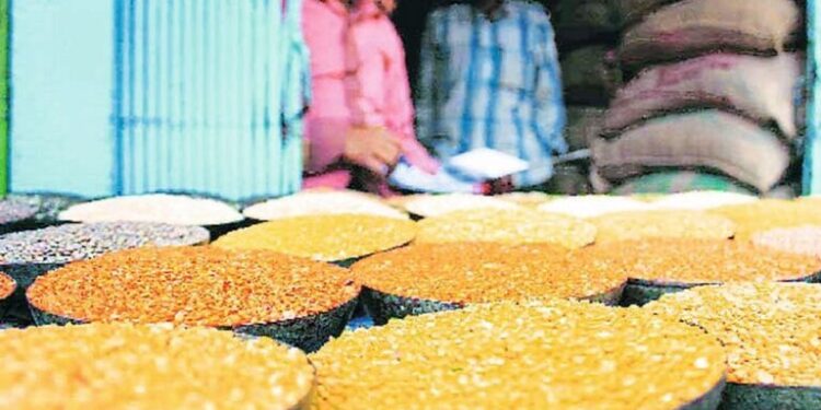 महागाईने सर्वसामान्य जनतेचे कंबरडे मोडले; तूरडाळ 50 ते 60 रुपयांनी महागली