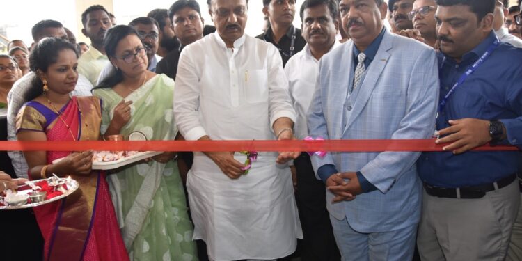 BARAMATI : उपमुख्यमंत्री अजित पवार यांच्या हस्ते पुण्यश्लोक अहिल्यादेवी होळकर शासकीय वैद्यकीय महाविद्यालयातील बाह्य रुग्ण कक्षाचे उद्घाटन