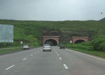 Pune-Mumbai Expressway होणार 8 पदरी ? राज्य सरकारकडे पाठवण्यात आल्यावर आलेल्या प्रस्तावात नेमकं काय… वाचा सविस्तर