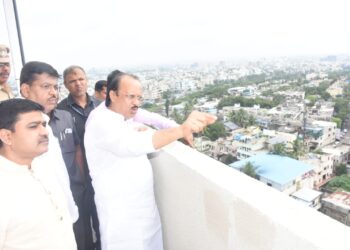 उपमुख्यमंत्री अजित पवार यांची 670 झोपडीधारक सभासदांच्या झोपडपट्टी पुनर्वसन प्रकल्पाला भेट