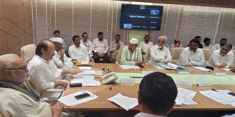 उपमुख्यमंत्री अजित पवार यांच्याकडून मंत्रालयातील बैठकीतनाशिकच्या कांदा व्यापाऱ्यांशी चर्चा, मागण्यांचा सकारात्मक आढावा