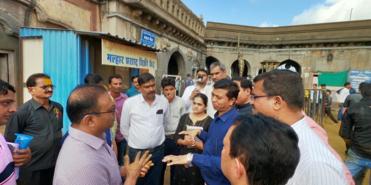 PUNE : जेजुरी गड विकास आराखड्याच्या कामांची जिल्हाधिकारी डॉ. राजेश देशमुख यांच्याकडून पाहणी