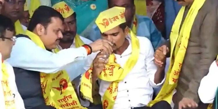 OBC अन्नत्याग उपोषण अखेर मागे…! उपमुख्यमंत्री देवेंद्र फडणवीस उपोषण स्थळी दाखल