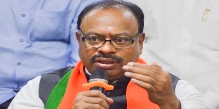 MAHARASHTRA POLITICS : “फडणवीसांच्या पाठीत खंजीर खुपसणारे उद्धव ठाकरे आणि शरद पवार आपला उरलेला पक्ष शोधत आहेत..!” चंद्रशेखर बावनकुळेंची बोचरी टीका