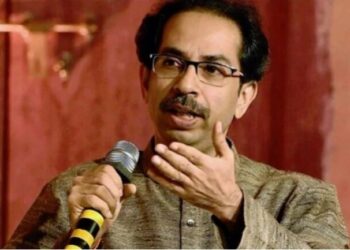 MAHARASHTRA POLITICS : “खेकड्यांच्या हातात कारभार गेला आहे का ?” उद्धव ठाकरेंचा राज्य सरकारवर हल्लाबोल