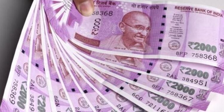 RBI : 2000 रुपयांच्या नोटा बदलण्याचा उद्या शेवटचा दिवस; 12,000 कोटी रुपयांच्या नोटा परत येणं बाकी