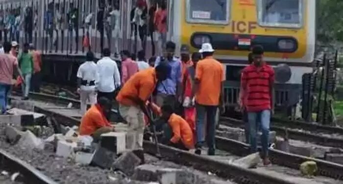 Jumbo block : मुंबई लोकलच्या प्रवाशांसाठी महत्त्वाची बातमी; पश्चिम रेल्वेचा रविवारी जम्बोब्लॉक