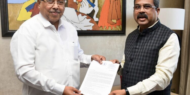 नॅक मूल्यांकन प्रक्रियेत सुधारणा करण्याची उच्च शिक्षण मंत्री चंद्रकांत पाटील यांची केंद्रीय शिक्षण मंत्र्यांना पत्राद्वारे विनंती