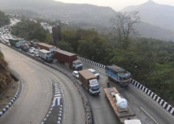 महत्वाची बातमी : मुंबई- पुणे द्रुतगती मार्गावर ग्रॅन्टी बसविण्यासाठी मंगळवारी 2 तासासाठी राहणार बंद