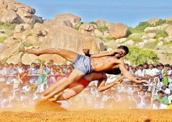 ‘कुस्ती’ तांबड्या मातीतल्या रांगडया पैलवानांचा मर्दानी खेळ !