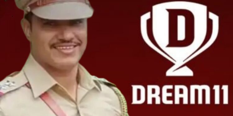 वर्दीत Dream 11 चे दर्दी : PSI झेंडे यांच्या अडचणीत वाढ; पोलीस आयुक्तांची कारवाई त्यात आता थेट गृहमंत्री फडणवीसांकडे तक्रार