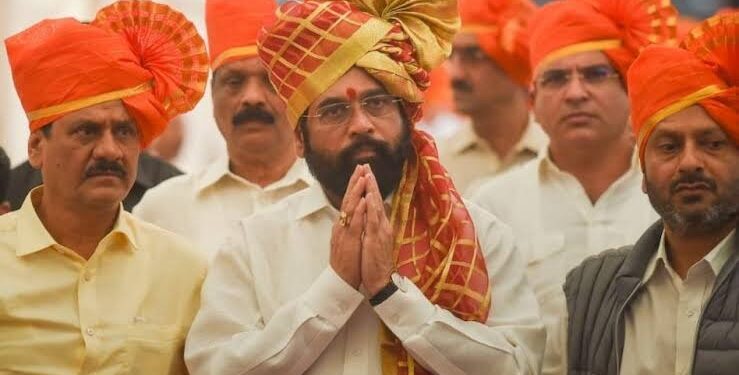 MAHARASHTRA POLITICS : शिवसेनेत पुन्हा राजकीय भूकंप ! एकनाथ शिंदे यांचा विश्वासू नेता उद्या शिवसेनेची साथ सोडणार !