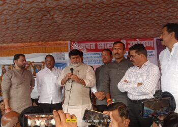 जनरल मोटर्स एम्प्लॉई युनियनच्या उपोषणकर्त्या कामगारांना उद्योगमंत्री उदय सामंत यांची भेट; राज्य शासन पूर्णपणे कामगारांच्या पाठीशी- उद्योगमंत्री