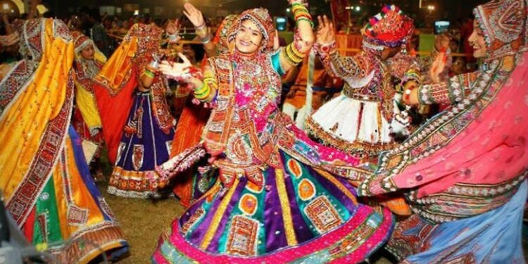 NAVARATRA UTSAV 2023 : नवरात्रीत गरभा का खेळला जातो ? जाणून घ्या हि रंजक माहिती