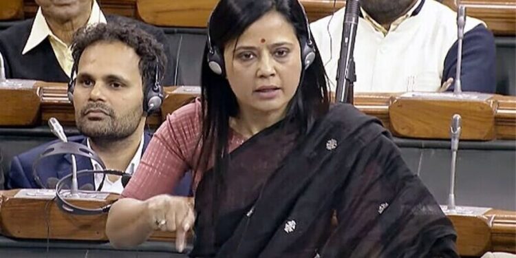 उद्योगपतीकडून पैसे घेऊन लोकसभेत अदानी समूहावर प्रश्न ? तृणमूल काँग्रेसच्या खासदार महुआ मोईत्रा अडचणीत