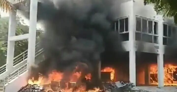 MARATHA RESERVATION : मराठा आंदोलनाला छत्रपती संभाजीनगरमध्ये हिंसक वळण; पहिला गुन्हा दाखल