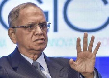 NARAYAN MURTI : नारायण मूर्तींच्या सल्ल्यानुसार आठवड्याला 70 तास काम खरच शक्य होईल का ?