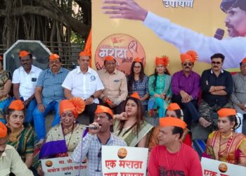 PUNE : साखळी उपोषणात विविध वेशभूषा करून चित्रपट ,नाट्य,लावणी कलाकारांनी मराठा आरक्षणाला दिला पाठिंबा