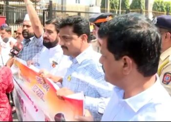 MARATHA RESERVATION : ” सरकार फक्त वेळ काढूपणा करतय, अधिवेशन का बोलावत नाही…?” मराठा आरक्षणासाठी सर्वपक्षीय आमदार आक्रमक