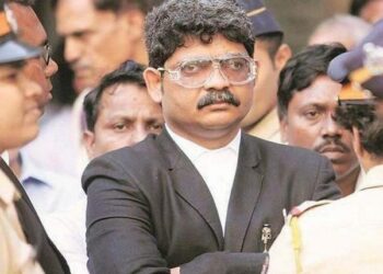 ADV. GUNARATNA SADAVARTE : मराठा आरक्षण आंदोनाविरोधात सदावर्ते यांची हायकोर्टात याचिका दाखल; आंदोलकांवर कारवाई करण्याची मागणी