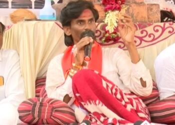 MARATHA RESERVATION : अखेर मनोज जरांगे पाटील यांचे उपोषण मागे, शिष्टमंडळासोबत सकारात्मक चर्चा, सरकारला दोन महिन्यांचा अल्टिमेटम