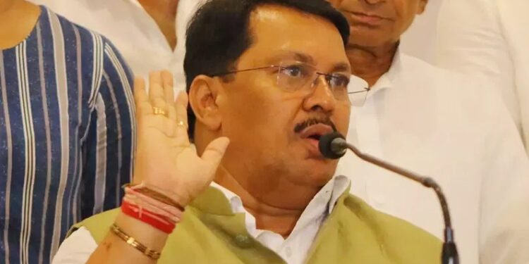 “जरांगे पाटलांना ‘त्या’ फायद्यापेक्षा राजकीय फायदा करुन घेण्याची मंशा असावी…!”, विजय वडेट्टीवारांचा जरांगे पाटलांवर थेट हल्लाबोल