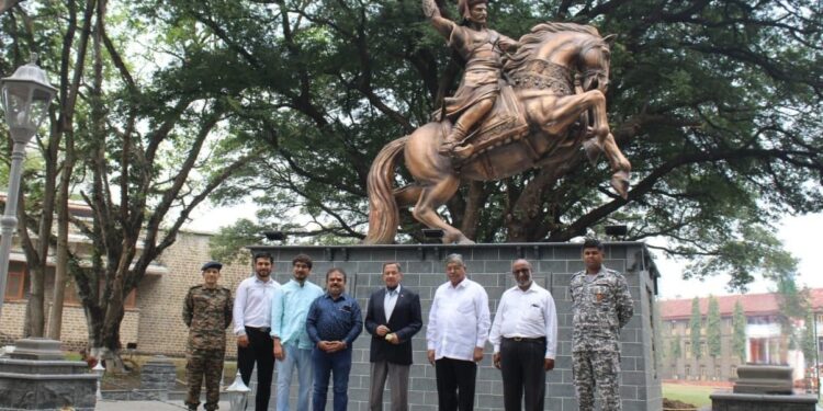 CHANDRAKANT PATIL : बाजीराव पेशवे पुतळ्याची चंद्रकांत पाटील यांच्याकडून पाहाणी; बाजीराव पेशव्यांचा इतिहास तरुण पीढीला प्रेरणादायी