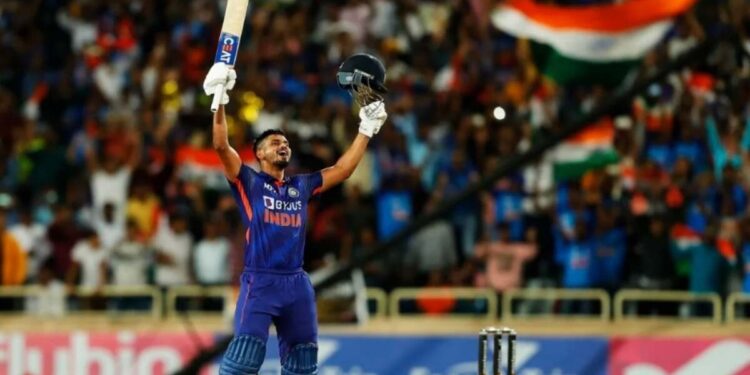 India vs New Zealand : विराट पाठोपाठ श्रेयस अय्यरचे देखील शतक पूर्ण; भारताची ऐतिहासिक खेळी