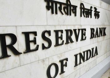 Economics : RBI च्या निर्णयानंतर बजाज फायनान्सच्या शेअरमध्ये घसरण, कंपनीच्या शेअरमध्ये इतकी घसरण