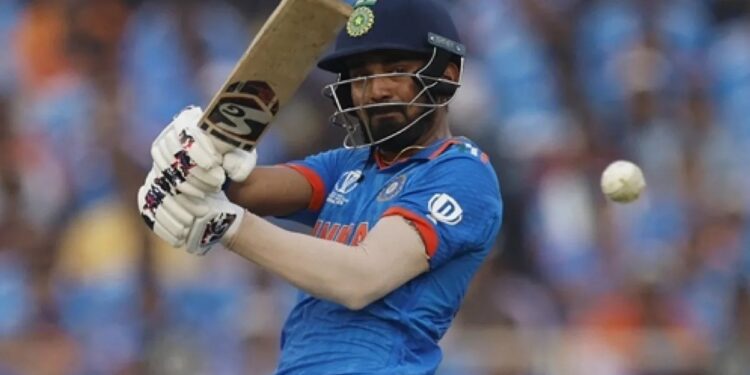 World Cup 2023 : फायनलमध्ये भारताने 9 गडी गमावले; सूर्यकुमार पॅव्हेलियनमध्ये परतला, ऑस्ट्रेलियाची जबरदस्त फिल्डिंग !