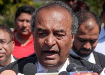 MAHARASHTRA POLITICS : ‘ते फक्त उशीर करत आहेत’, अजित पवार गटाचे वकील मुकुल रोहतगी यांनी घेतली Election Commission ची भेट