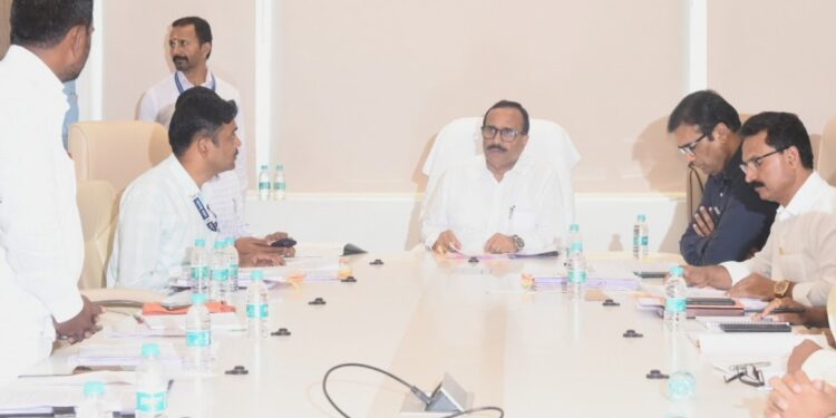 Minister Atul Save : विमुक्त जाती, भटक्या जमातीच्या आश्रमशाळेतील शिक्षक व शिक्षकेतर  कर्मचाऱ्यांना नियमित वेतन द्यावे