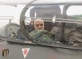 PM NARENDRA MODI : पंतप्रधान नरेंद्र मोदींचे तेजस लढाऊ विमानातून सहवैमानिक म्हणून उड्डाण; पहा PHOTO