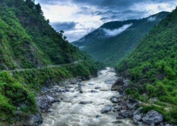 Tourism : हिवाळ्यात फिरायला जाण्याचा प्लॅन करताय ? भारतातील ‘हि’ ठिकाण म्हणजे स्वर्गचं !