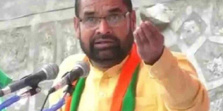 MAHARASHTRA POLITICS : हे काय बोलले सदाभाऊ खोत ! ” देशात 80 कोटी जनता ऐतखाऊ, रेशन व्यवस्था बंद करा… ! “