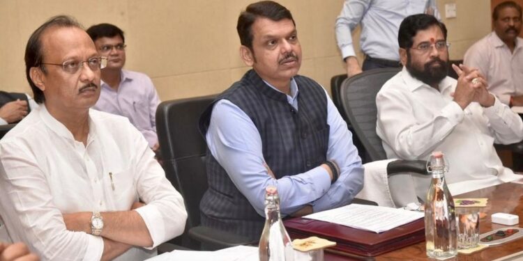 Cabinet Meeting : शेतकऱ्यांना नुकसान भरपाई देणार; मुख्यमंत्री, उपमुख्यमंत्र्यांचे प्रशासनाला युद्धपातळीवर काम करण्याचे निर्देश