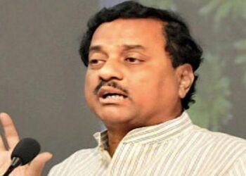 SUNIL TATKARE : कर्जतच्या शिबिरात सुनील तटकरेंचा मोठा गौप्यस्फोट, 2004 मध्ये राष्ट्रवादीचा मुख्यमंत्री का झाला नाही? पहाटेचा शपथविधी? अनेक विषयांवर थेट भाषण