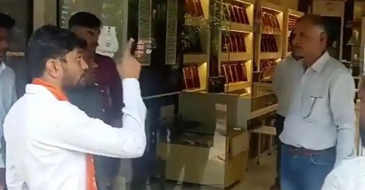 MNS ON MARATHI PATYA : ठाण्यात मराठी पाट्यांवरून पुन्हा मनसैनिकांचा खळ्ळखट्याक ! 3 दिवसात मराठी पाट्या लावा अन्यथा…