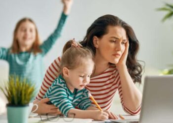 Parenting Tips : नोकरी करणेही आवश्यक आणि मुलांना योग्य संसार देणेही…! Working Parent’s या 3 मार्गाने करा वेळेचे नियोजन