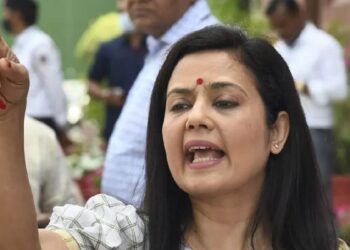 Cash For Query Case : महुआ मोइत्रा यांची खासदारकी रद्द, “मी अदानी मुद्द्यावर भाष्य केल्यामुळेचं …!” Mahua Moitra यांची संतप्त प्रतिक्रिया