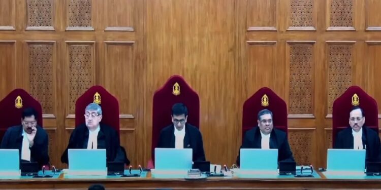 Section 370 : ‘जम्मू-काश्मीर भारताचा अविभाज्य भाग’, Section 370 वर सुप्रीम कोर्टाने म्हटले, “निर्णयावर प्रश्न चिन्ह उपस्थित करणे अयोग्य…!”