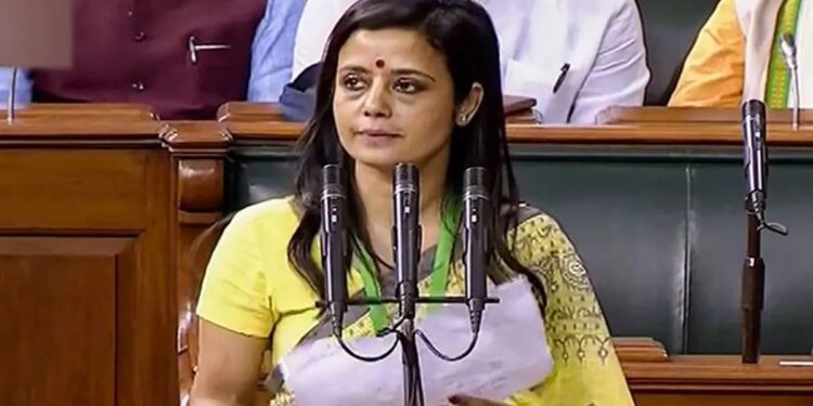 Cash-For-Query Case : तृणमूल काँग्रेसच्या नेत्या Mahua Moitra यांची सर्वोच्च न्यायालयात धाव