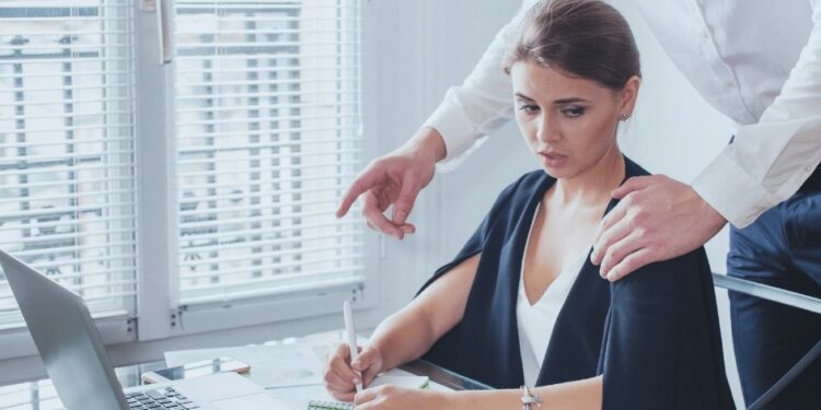 Violence Against Women : नोकरीच्या ठिकाणी तुमच्यावर लैंगिक अत्याचार होतोय? महिलांनी तात्काळ अशी करा तक्रार; जाणून घ्या कायदेशीर हक्क !