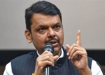 Deputy CM Devendra Fadnavis : कच्चे बांधकाम,मेणबत्तीसाठी दारू ! अवैध धंद्यांवर राज्य शासन लावणार अंकुश; तळवडेतील आगीच्या घटनेनंतर सर्व महानगरपालिका हद्दीतील मालमत्तांचे सर्वेक्षण करणार