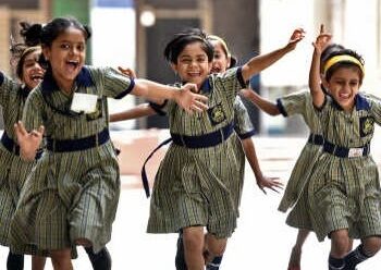 चिमुकल्यांसाठी आनंदाची बातमी : शाळेची वेळ बदलणार; आता सकाळी लवकर उठायचे टेन्शन नाही !